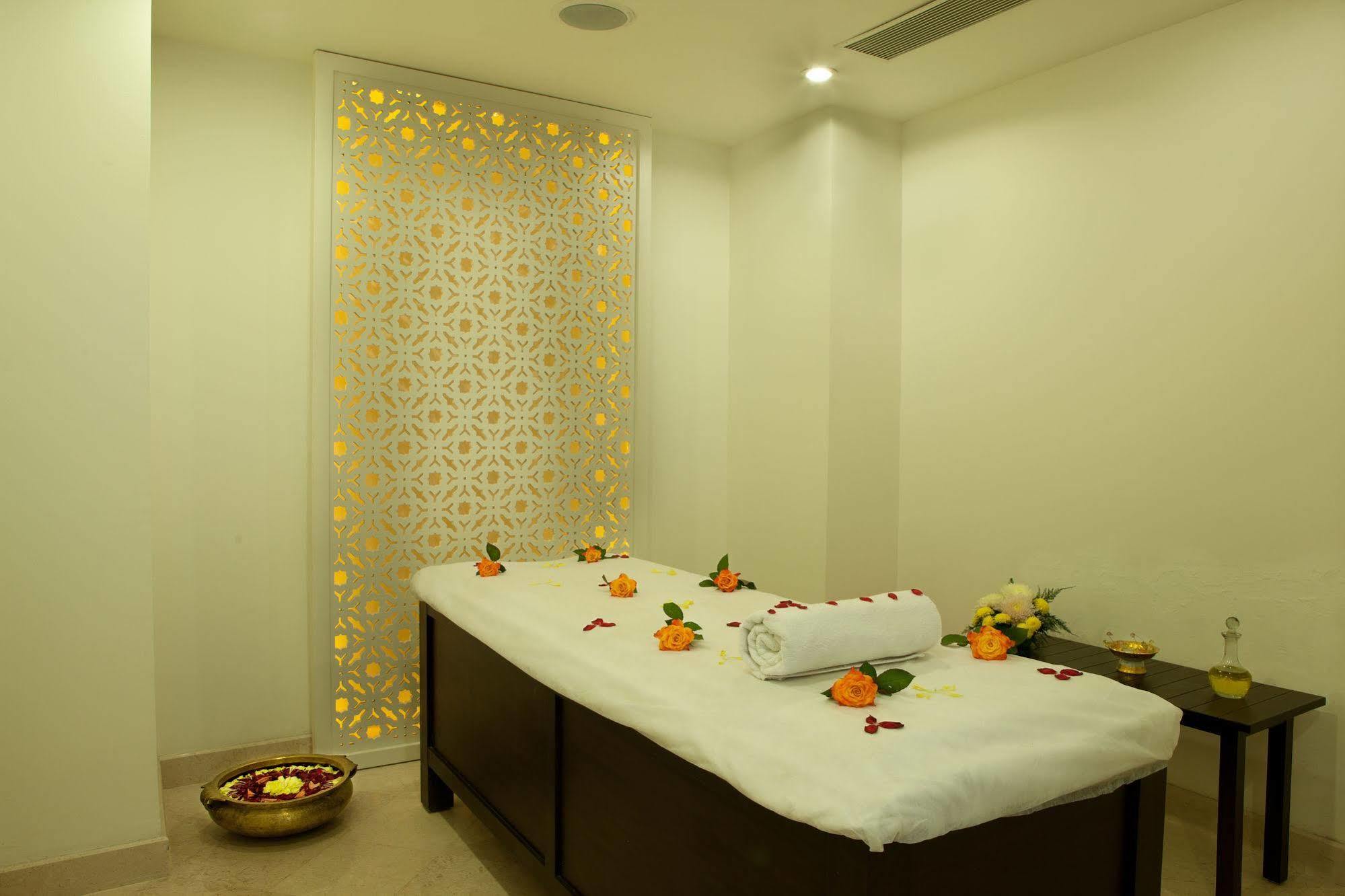 Lemon Tree Premier, Ulsoor Lake, 5*
